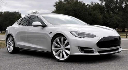 Электроседан Tesla приступил к «альфа-тестированию»