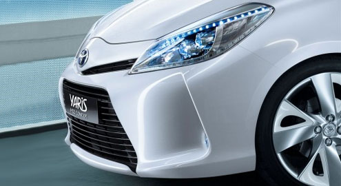 Toyota привезет в Женеву прототип гибридного Яриса