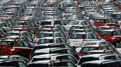 Ниже плинтуса: продажи авто в Украине упали на 54%