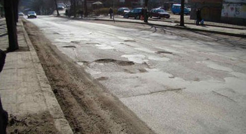 ГАИ просит граждан сообщать о ямах на дорогах
