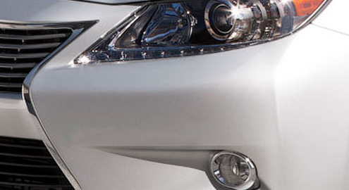 Lexus показал тизер седана ES нового поколения