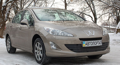 Седан Peugeot 408 проверили украинским снегопадом