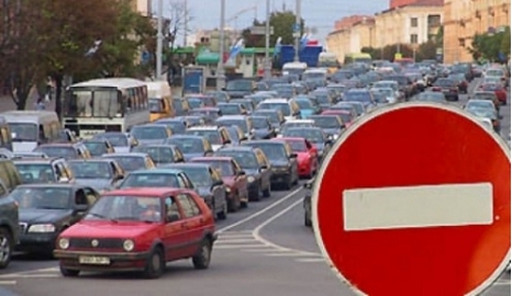 Киевляне встретили День без автомобиля на автомобилях