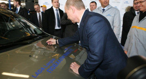 Путин пустил конвеер с Lada Largus
