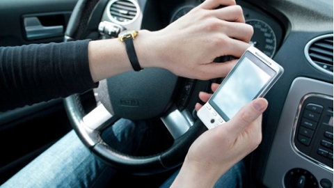 Написание SMS за рулем обойдется в 16 000 гривен