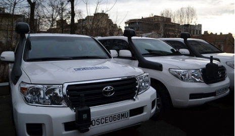 Миссия ОБСЕ в Украине получила бронированные Land Cruiser